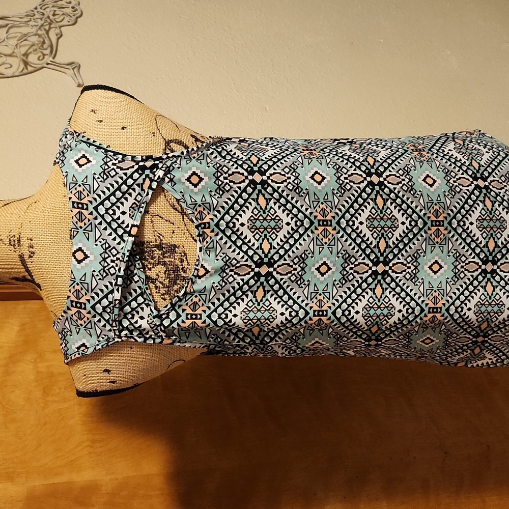 🌞☀️🌞Fun 2 Fun Sleevless Top Size Medium - Picture 4 of 7